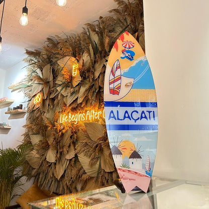 Alaçatı Dekoratif Sörf Tahtası — akrilik pleksi duvar sanatı